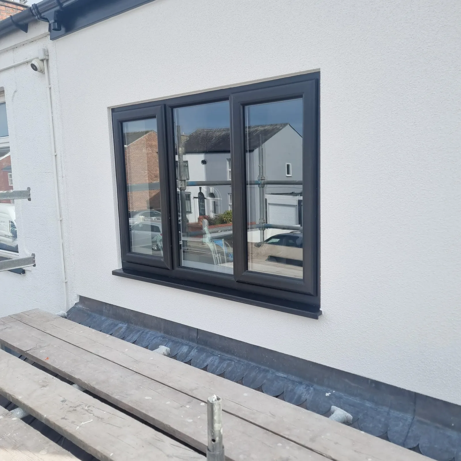 White render finished neatly around a new anthracite window, Southport